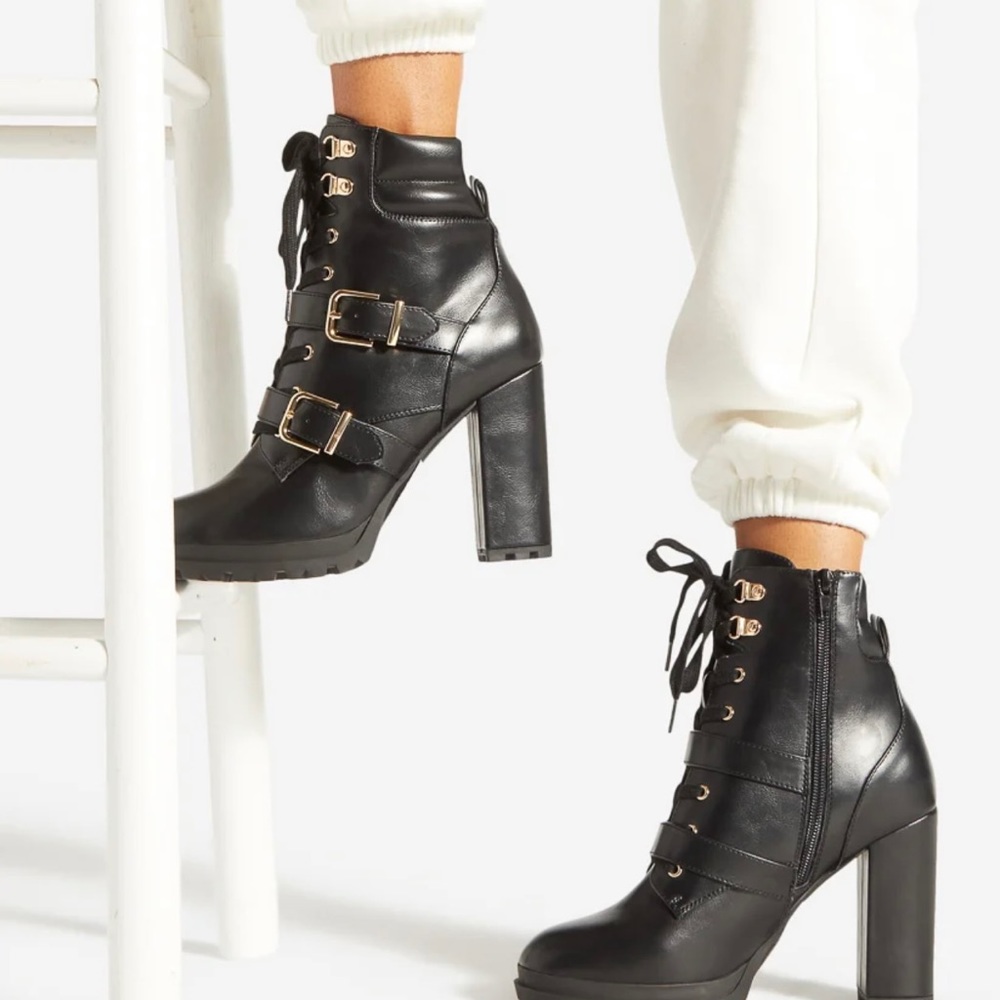 Shoe Dazzle Analisa black booties